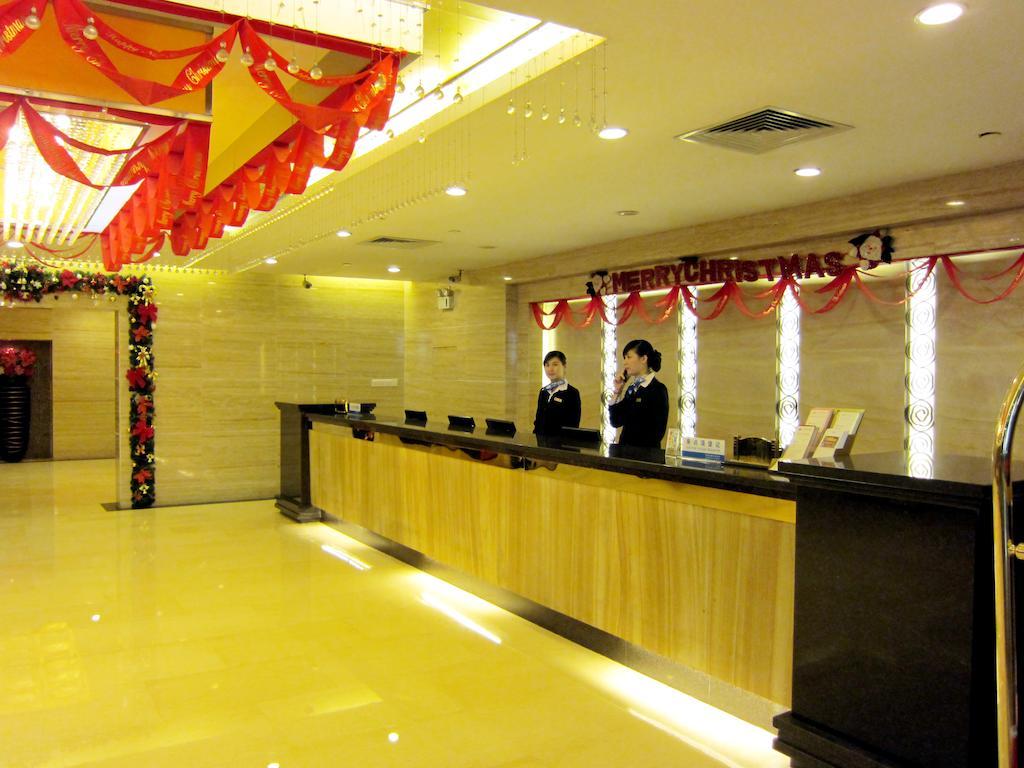 Shenzhen Luohu Railway Station Hotel - Commercial Building Exterior foto